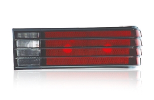LANTERNA TRASEIRA FORD CORCEL II LE C/FRISO PRETO RUBI